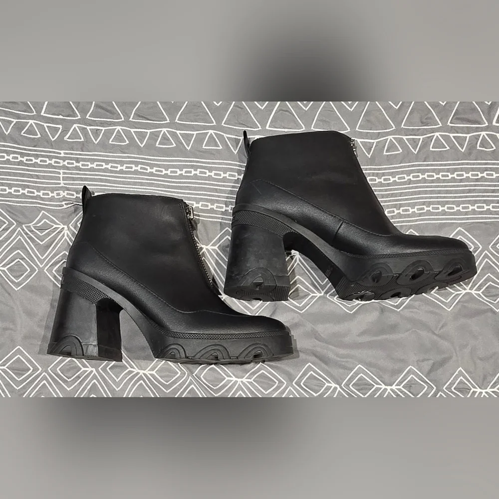 Sorel Womens Brex Zip Front Heeled Boot Size 8.5 - Picture 3 of 10